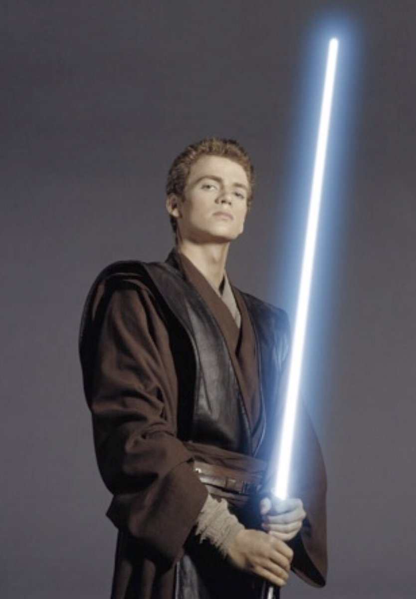 bennettkraus's tweet photo. "i dont like sand" #NFID20 @starwars @Disney @mcgregor_ewan https://t.co/2rH8ZBwcZ8