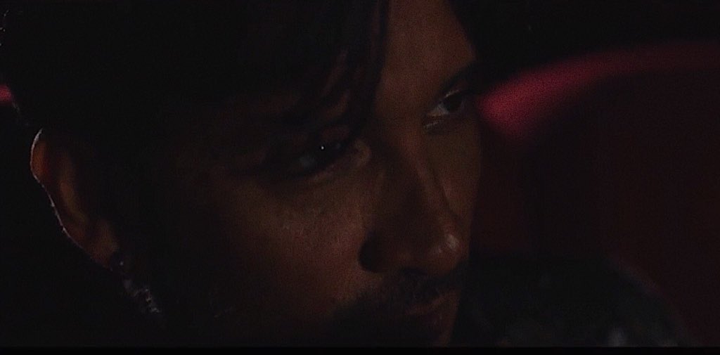 _filoderba's tweet image. Lui che guarda i sogni realizzati con quella chitarra che chiese al padre e gli occhi che trasmettono pace. Sii soddisfatto di tutto Fab💖 #PerMe