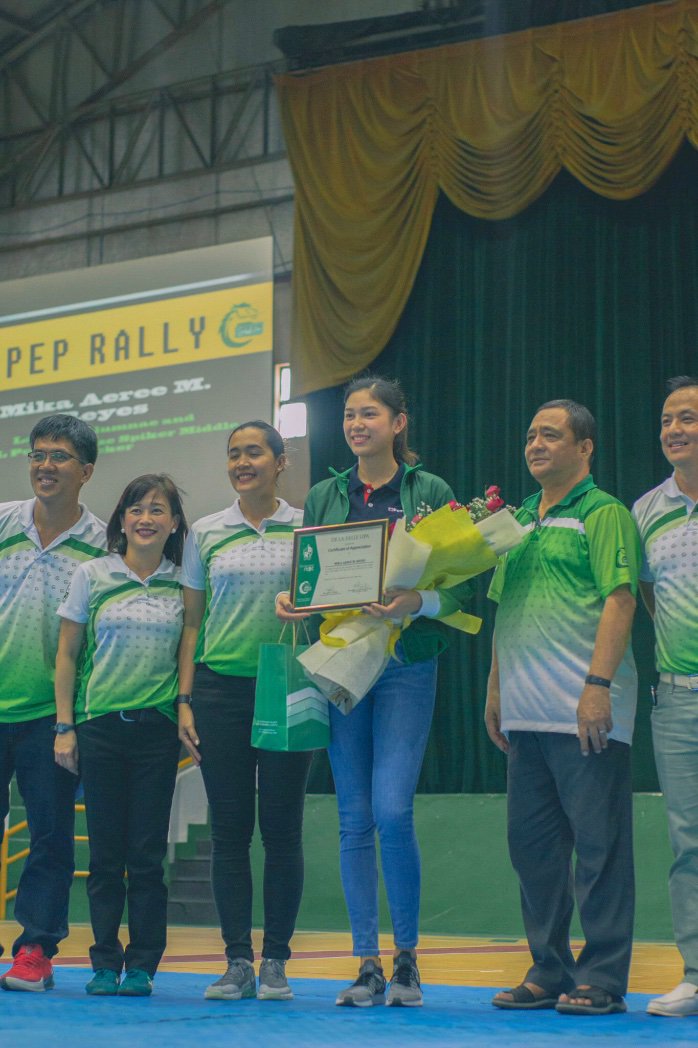 mikareyesss's tweet photo. Thank you so much for your warm welcome, De La Salle Lipa 💚 

CTTO! https://t.co/0qU0ZavLDW