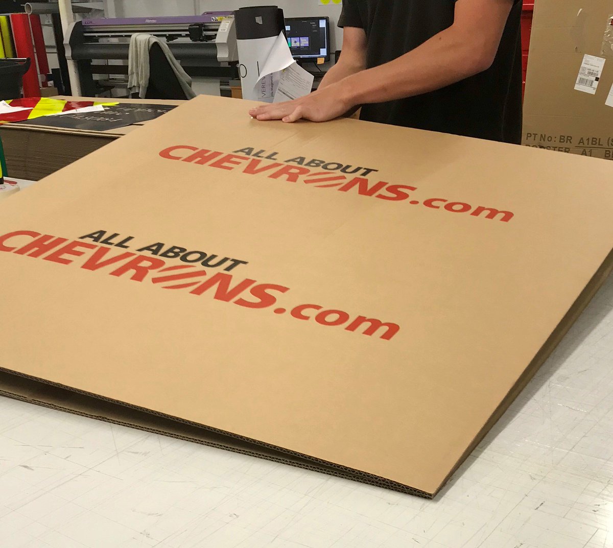 AChevrons's tweet photo. We've been getting lots of great feedback from our regular customers on our new flat packaging. Makes for easy install when your kit arrives in pristine, crease free, unrolled condition. #chevronkits #chapter8chevrons #hiviz #highwaymaintenance #escortvehicles #shopchevrons https://t.co/ZLeBARVeTV