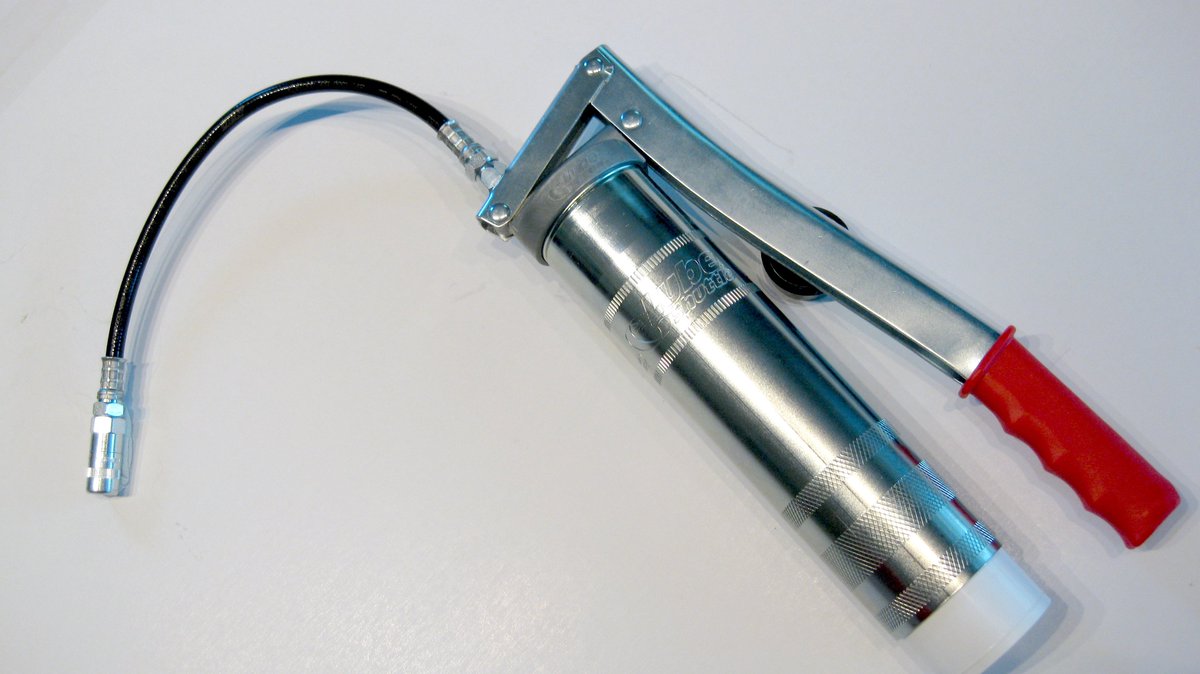 lubeaboom's tweet image. DID YOU KNOW? Our Lube-Shuttle grease guns are more than a convenience for field techs. They&apos;re carefully machined to prevent grease from leaking onto floors and machine surfaces, to keep you from slips &amp;amp; falls. Order yours from sales@lubeaboom.com  #SlickJustGotSlicker