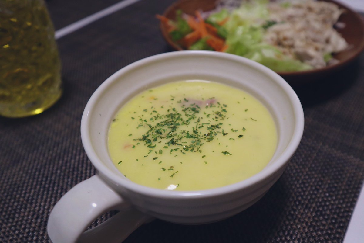 PSumiele's tweet photo. #夜ご飯 🎶
#塩ダレチキンサラダ
#コーンポタージュ
さっぱりしつつ満足出来るご飯!
それが、#ダイエットメニュー なはず(笑)
#夕飯 #ダイエット #満足 #美味しい
#カメラマンさんと繋がりたい
#ファインダー越しの私のご飯
#japanesefood #cornpotage #salad https://t.co/oXgpaSHxsT