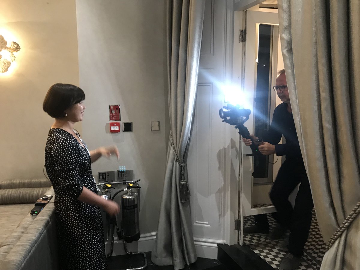 Streathers’ Wenxi Zhou gave a speech in Mandarin on purchasing UK property at the @gardenhouselondon. Many thanks to @residentialland and @EMWClub for a fantastic event.

Both Wenxi and Justin Yeoh were asked to give their views to the camera! 

#residentialproperty #london