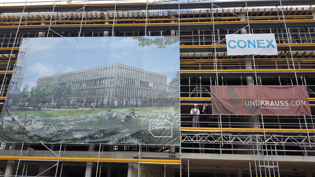 LH_Potsdam's tweet photo. Richtfest auf dem SAP Think Campus am #Potsdam|er Jungfernsee. Es entsteht Platz für weitere 500 bis 600 Kreative, Wissenschaftler*innen, Denker. OB @Mike_Schubert : "Ein außergewöhnlich inspirierender Ort entsteht hier." #DigitalHub #ThinkCampus https://t.co/4zT8661Rs9