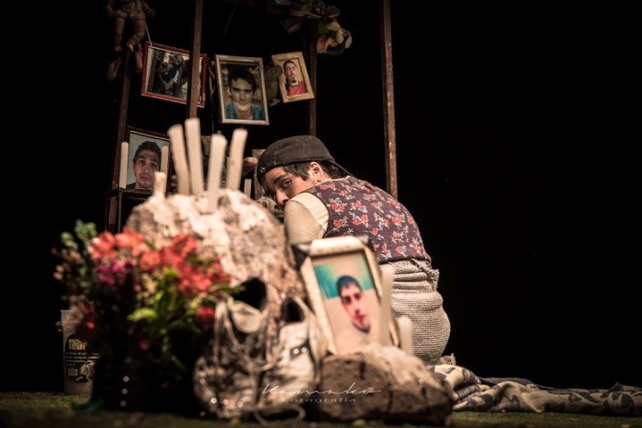 #HOY función de la #ObraUnidadPopular a las 20:30 hrs en el <a href="/Teatro_CamiloH/">Teatro Camilo Henríquez</a> ¡Lxs esperamos! 🎫 3° edad $2.500 (en puerta) / Est.: $4.000
/ Gral: $6.000 👉🏼 Descuento con tarjeta vecino de la Municipalidad de Stgo 
💳 Ahórrate la fila y compra tus entradas por <a href="/ticketpluscl/">Ticketplus Chile</a> !!