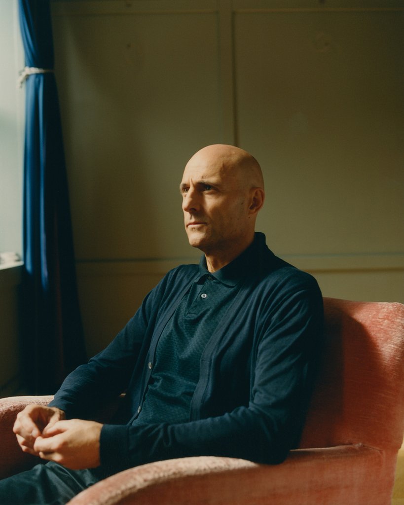 2DMManagement's tweet photo. Portrait of actor Mark Strong  by Toby Coulson for @FT Weekend 

#2dmmanagement #TobyCoulson #FinancialTimes #MarkStrong #portrait #photography 

https://t.co/BZsq4oEYUT https://t.co/5CaaI6Po3D
