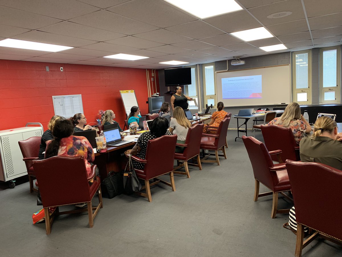 East Cleveland City Schools’ new intervention specialists and related service providers participating in PD to learn how to better serve our students with disabilities. #LearningTogether #WeAreEC #iAmEC