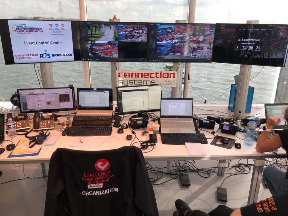 Nu klaar maken voor de Family &amp; Business Relay. Event Control is gereed en bezet!  #CCA19 <a href="/ChallengeAlmere/">Challenge Almere</a> #eventsafety #ETUtriathlon #ECC #eventsecurity #eventsafety #Almere #Entropia #Cameratoezicht #rsrental #rscomm #ConnectionSystems #TripleFSec #GPSBuddy