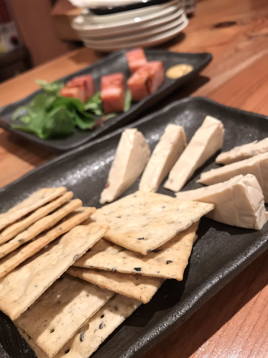 O Xrhsths リバー しゃちほこ屋 Sto Twitter チーズ 雑穀クラッカーはまじで美味い 雑穀クラッカー はまじで俺プライベートで毎日食べてる まじで美味い チーズはおススメのqbbデザートチーズシリーズからアーモンドナッツ 厚切りベーコンも安定の美味さ 今日は