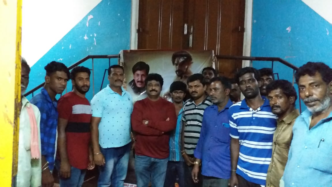 krisshdop's tweet photo. Today @Jaggesh2 an a visited #Bannur theatre n watched #Pailwaan, thanks for your love n support. Anna 🙏🙏 https://t.co/DkCqNXF8LJ