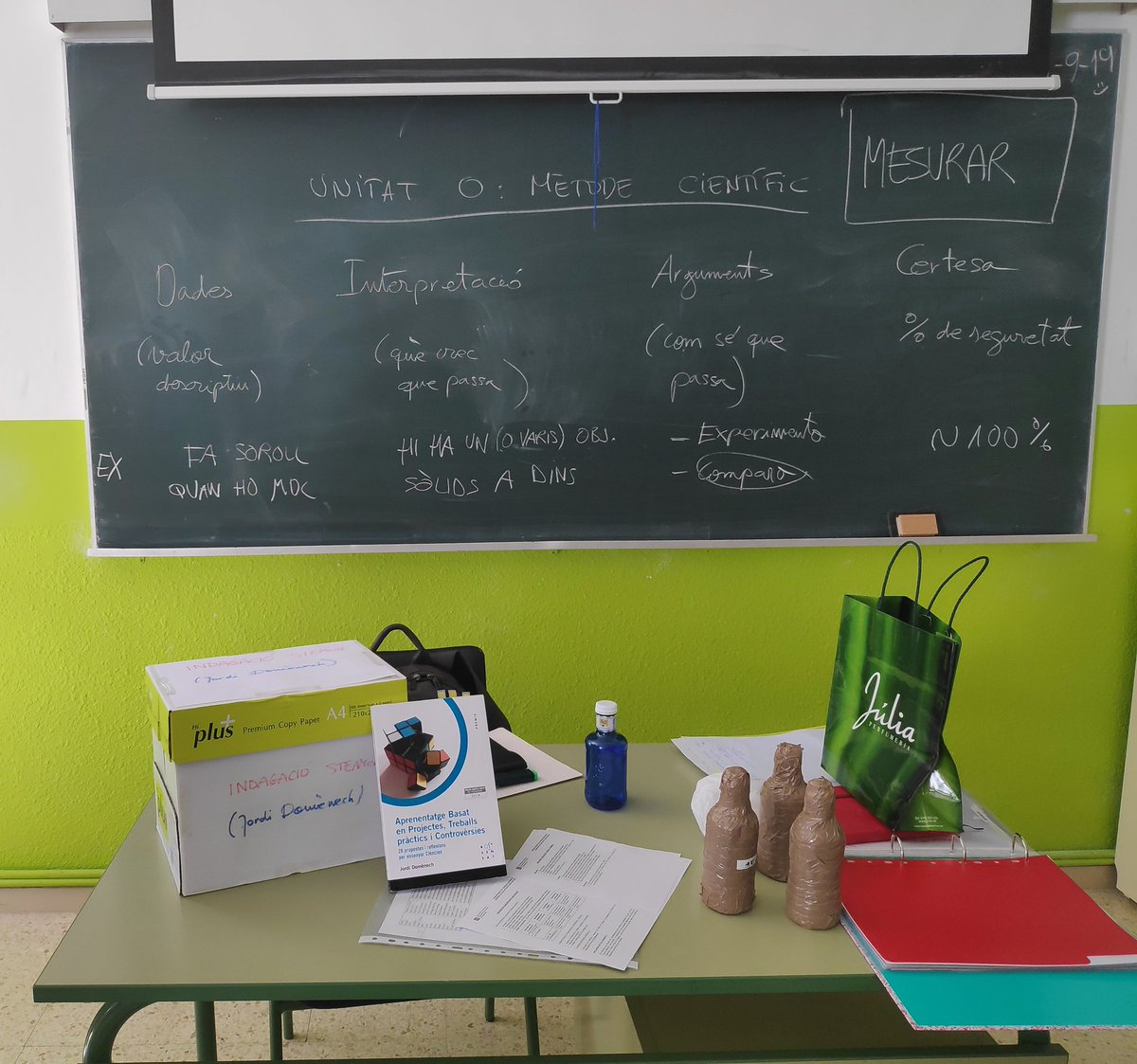 Comencem amb les ampolles misterioses, la nostra versió de les Mistery boxes del <a href="/jdomenechca/">Jordi Domènech</a>. Tot un èxit!! <a href="/rogerCampru/">Roger (Campru)</a> <a href="/mgarr8/">mgarr</a>