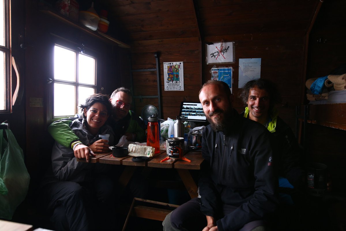 Danneggiato il #bivacco Leonessa in Val di Cogne, ci pensano i volontari Geat CAI Torino➡️ caitorino.it/news/2019/09/1… #rifugi #montagna #attivandalici #cogne #granparadiso #caitorino #clubalpinoitaliano #cai