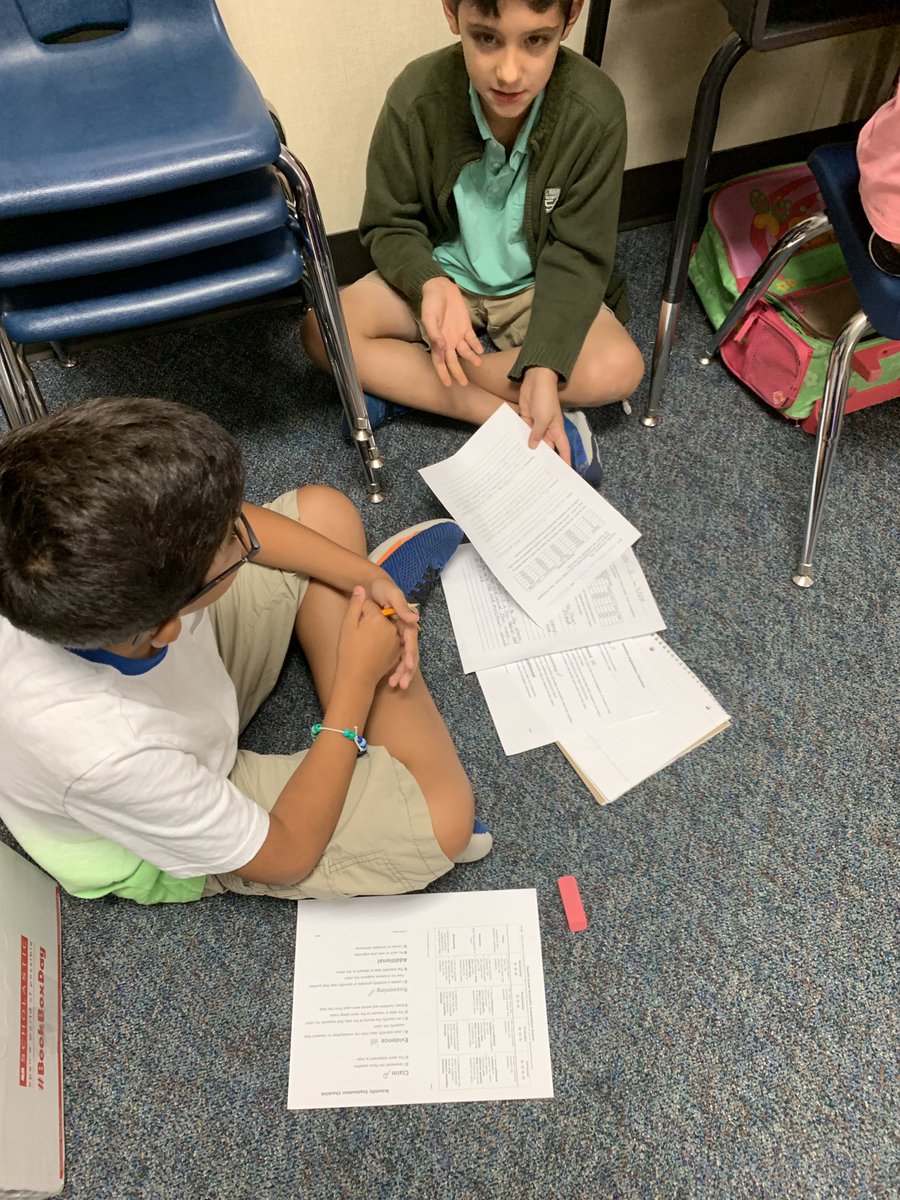 jenintheclass's tweet photo. Our CERs get better because we work together to grow. 😍🥰😍 at peer conferencing #studentownership #cbelearns #learningtodayleadingtomorrow https://t.co/NAqjh1tzQB