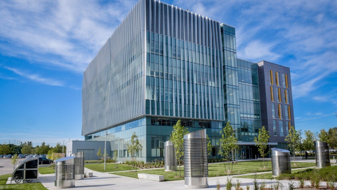 UofT's tweet image. #UofT has jumped three spots in the prestigious @timeshighered ranking of the world’s universities, placing it firmly among the world’s top 20 institutions. 🌎📈 uoft.me/4Tq