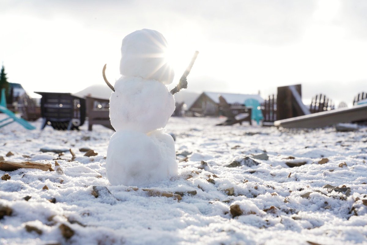 KeystoneMtn's tweet photo. Snow salutations! Our first snow of the year today ❄️🥳❄️ Happy to see frosty waking up from his long summer’s nap 🎉 #KeystoneKickoff #SeizeTheSeason https://t.co/kL71XPZ9io