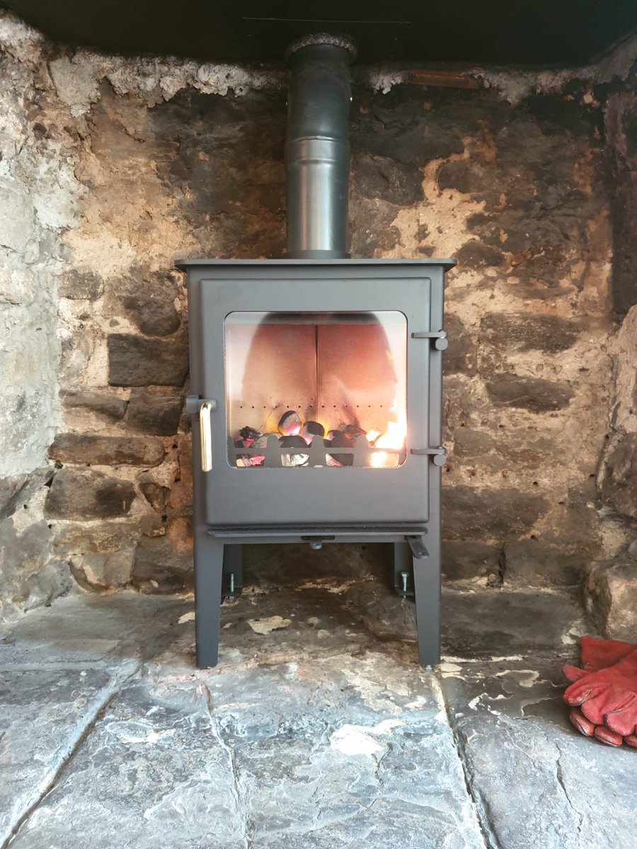 SkiptonStoves's tweet image. Check our Latest Installation of the @T_and_C_Fires #Saltburn #5KW #Multifuel #Stove with #Logstore! Modern looks with a beautiful retro feel whilst using highly advanced technology. Made in #Pickering, #Yorkshire, named after the Saltburn seaside resort with it's famous pier!