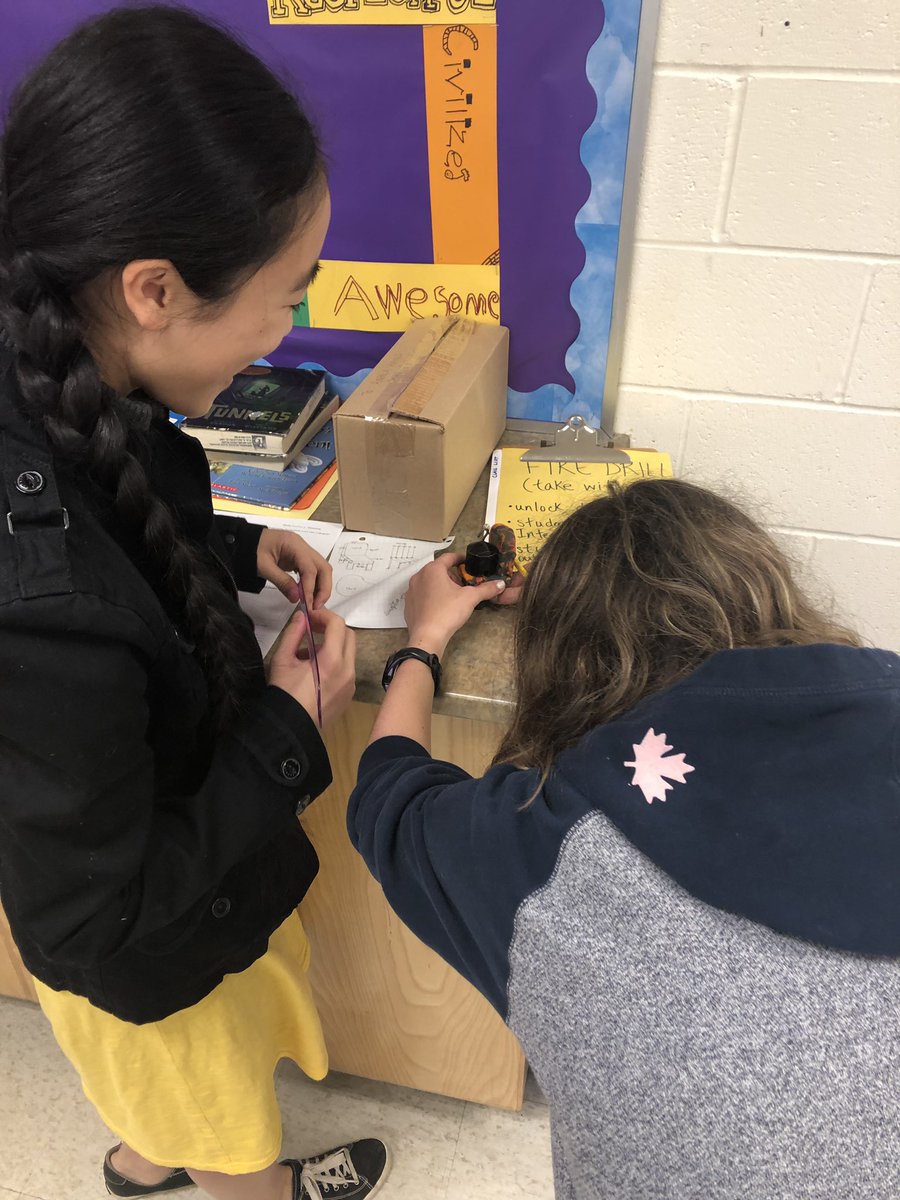 AHayes_class's tweet photo. 7/8 Destinations class designing and building solid, frame and shell chairs.  Then testing them to see if they can sustain weight. @SMESBelleville https://t.co/fF08X2hFFL