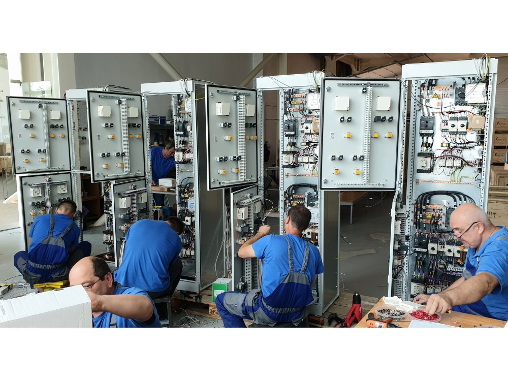 ELMAbv's tweet photo. Our colleagues at #ELRO are assembling control panels for Saipem 7000’s azimuth pumps. Read: https://t.co/LJtkcIc3U1 #offshore #controltechnology #azimuthcontrol https://t.co/arksxJwqK6