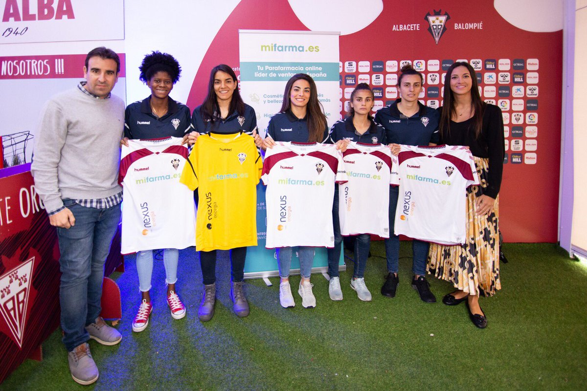 CDAlbaFem's tweet photo. 📸✍🏼 | La empresa albaceteña MiFarma, nuevo patrocinador principal del Fundación Albacete Femenino ⚽️🦇

¡Bienvenidos y gracias por el apoyo, @MiFarma_es! 🙌🏻😉

https://t.co/aUhTmXgrXC

#ReFundación https://t.co/W8YSrnjxG3