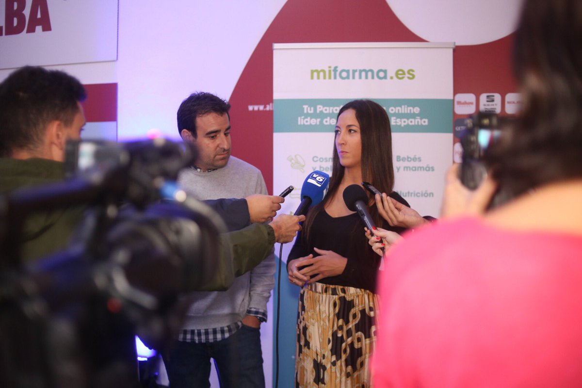 CDAlbaFem's tweet photo. 📸✍🏼 | La empresa albaceteña MiFarma, nuevo patrocinador principal del Fundación Albacete Femenino ⚽️🦇

¡Bienvenidos y gracias por el apoyo, @MiFarma_es! 🙌🏻😉

https://t.co/aUhTmXgrXC

#ReFundación https://t.co/W8YSrnjxG3