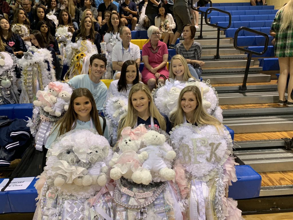 KHSIndianNation's tweet photo. Let the 2019 Homecoming Pep Rally Begin! #KHSHOCO https://t.co/qa0r1BuxKD