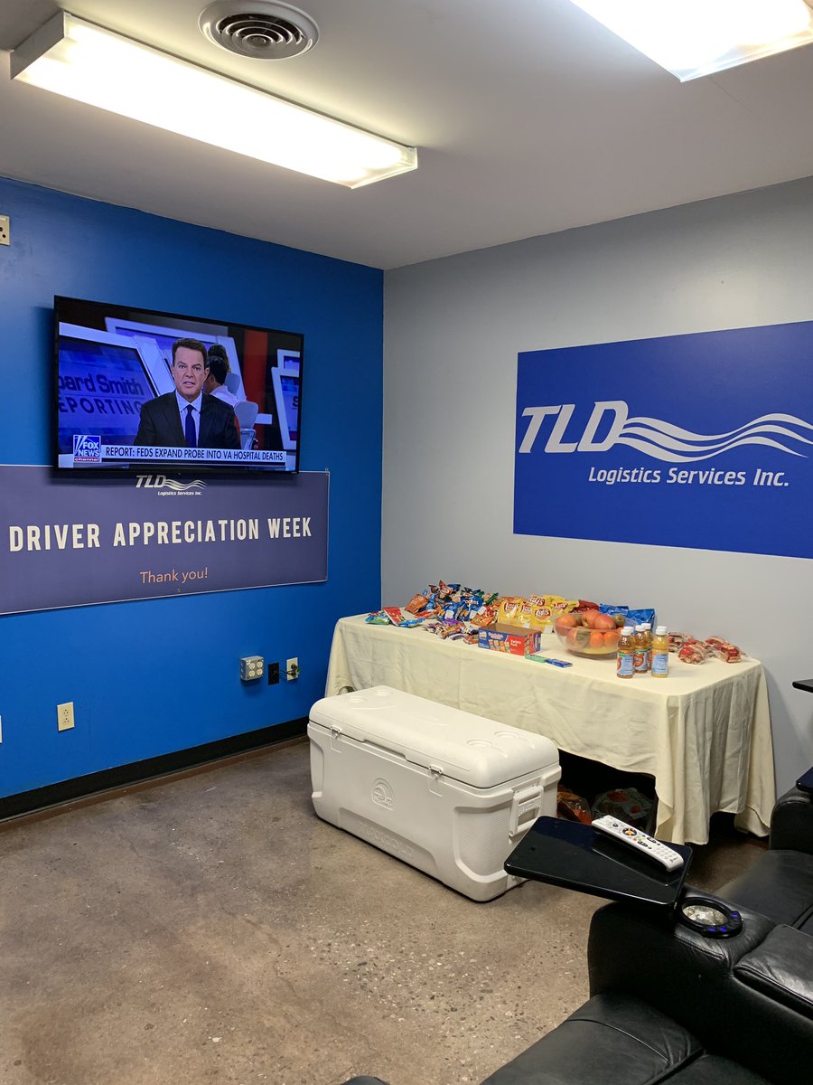 Drive4TLD's tweet photo. Drivers, our Knoxville location will be grilling today and tomorrow! Come by and pick up some food, snacks and your awesome new jacket! #NationalTruckDriverAppreciationWeek
#NationalTruckingWeek #TLDLogistics https://t.co/GzIMZzLhD9