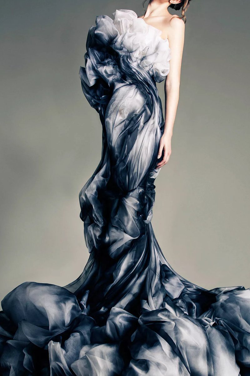 couturegalaxy's tweet photo. Jean Louis Sabaji SS13 Couture https://t.co/3PVlgIXDDQ