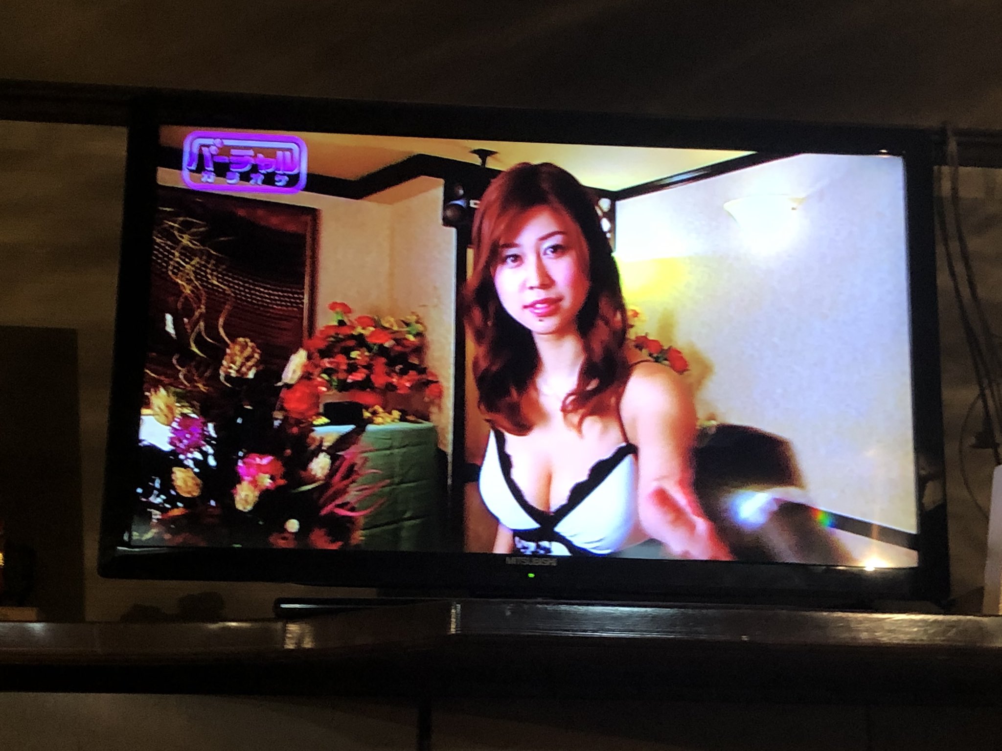 霜月エメ バーチャルカラオケも楽しかった 3年目の浮気 居酒屋 愛が生まれた日 この3曲は知ってるから入れてみたけど良いねこれ 疑似デュエットが出来るからぼっちにも優しい