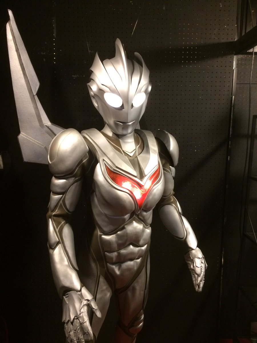 半 兵 衛 J A P A Twitter 墓場の画廊 Hakaba Nakano ウルトラマンネクサス展 撮影スペースには ウルトラマンノア と ダークザギ が 最強の2人 ノアは孤門くんが変身した姿なのでウルトラマンコモンと呼んでいる私ですwww ウルトラマンネクサス