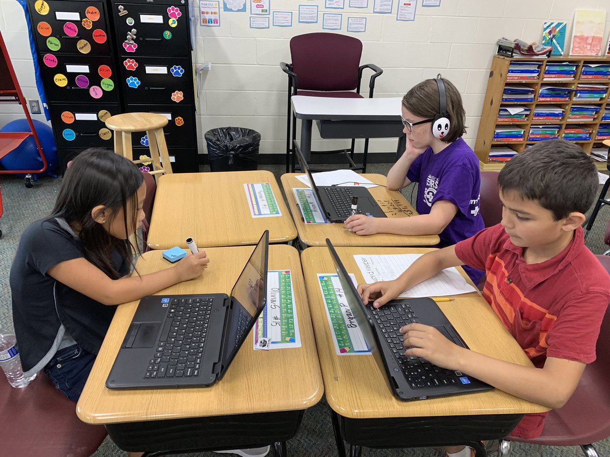 JenCam413's tweet photo. 4th grade students are preparing for today’s math lesson by front loading with Kahn Academy. @Chelsea_Tigers https://t.co/K3cgMIqW6d