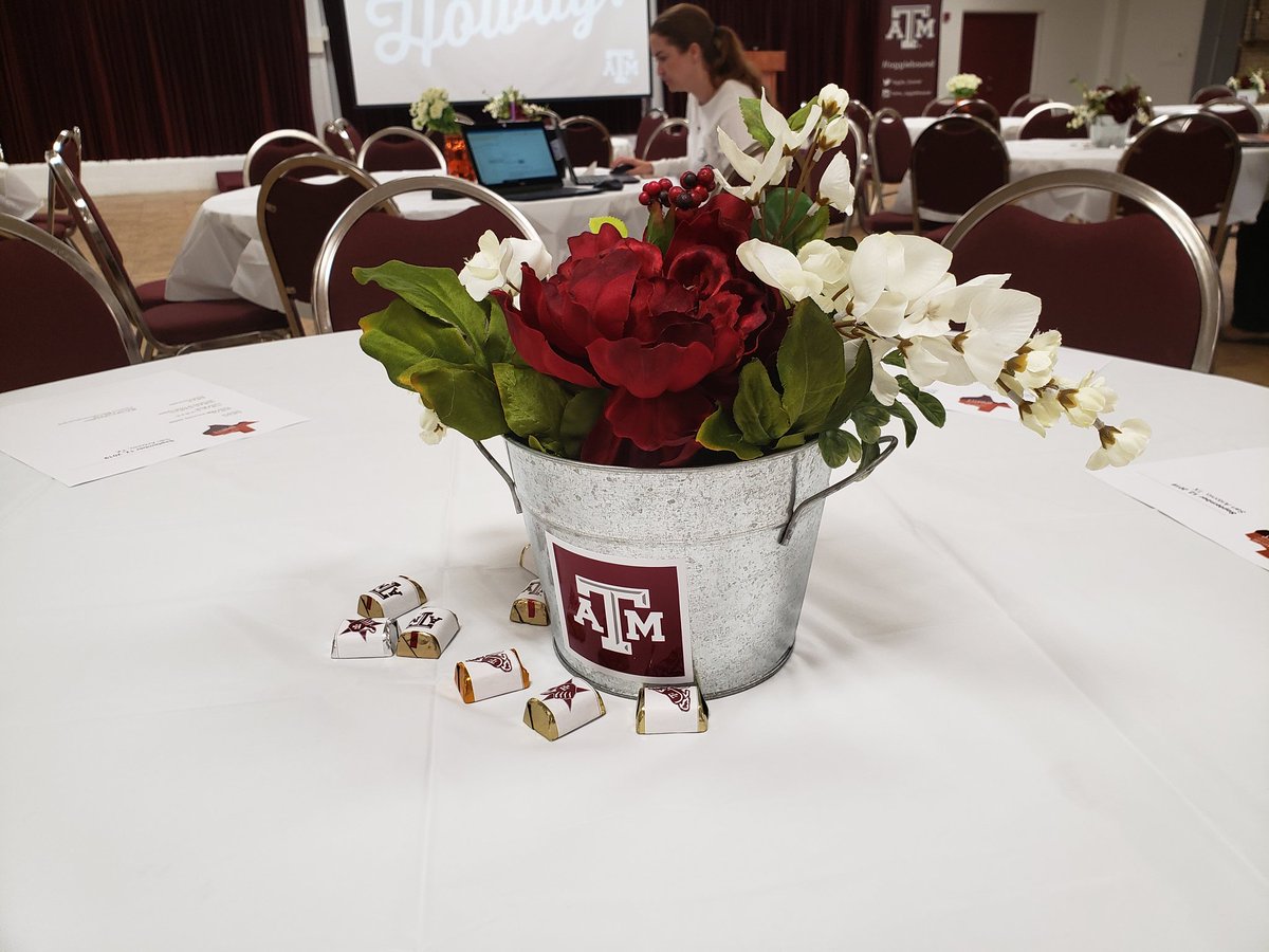 naustin4's tweet photo. Hook 'Em or Gig 'Em??? Learning about college updates and admissions requirements. https://t.co/YrzUWnAQI0