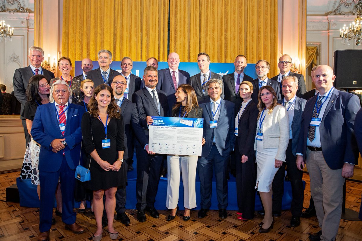 Great to represent IATA signing the Digital European Sky declaration. Modernizing European airspace will unclog our skies and reduce unnecessary CO2 emissions. #AviationStrategyEU #SES ec.europa.eu/transport/mode…