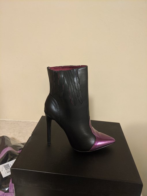 How many balls are going to be destroyed by these heels 😈😈😈 #ballbusting #paypig #femdom #cbt https://t<a href="/tag/femdom"class="tags"><span>#femdom</span></a><a href="/tag/cbt"class="tags"><span>#cbt</span></a><a href="/tag/ballbusting"class="tags"><span>#ballbusting</span></a><a href="/tag/paypig"class="tags"><span>#paypig</span></a>