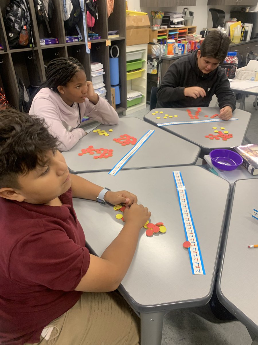 DanaMMetz's tweet photo. @MathMaDdnEss models the separation of positive and negative integers with an oil/water visual! @CISDDietz https://t.co/2TdhsegKn7