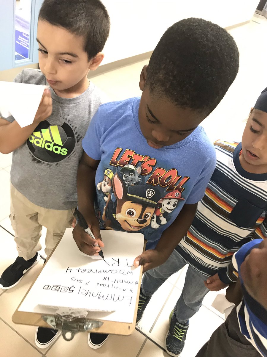 ourgrade1class's tweet photo. Paper plane, paper plane soaring through the air! Launching our paper airplane inquiry by looking, listening and learning! Next up - asking tons of questions! @castleoaksps https://t.co/8BeT5SBfp7