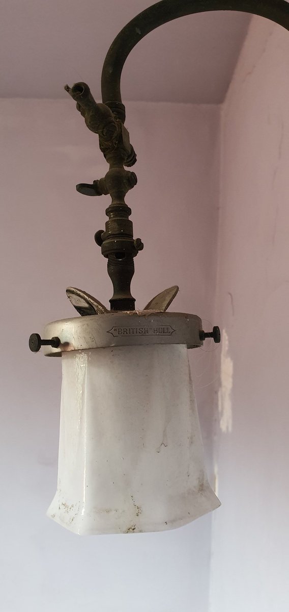stepintimesweep's tweet image. A step back in time for me today. The house now in new ownership they inherited original invoices and plans from when the house was built back in 1907. Still had lots of original features including the chimney soot doors in the alley way. #oldschool #chimneysweep #GOMCS #Retro