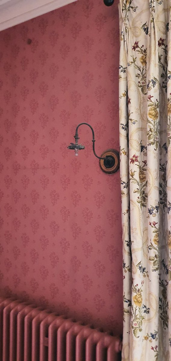 stepintimesweep's tweet image. A step back in time for me today. The house now in new ownership they inherited original invoices and plans from when the house was built back in 1907. Still had lots of original features including the chimney soot doors in the alley way. #oldschool #chimneysweep #GOMCS #Retro