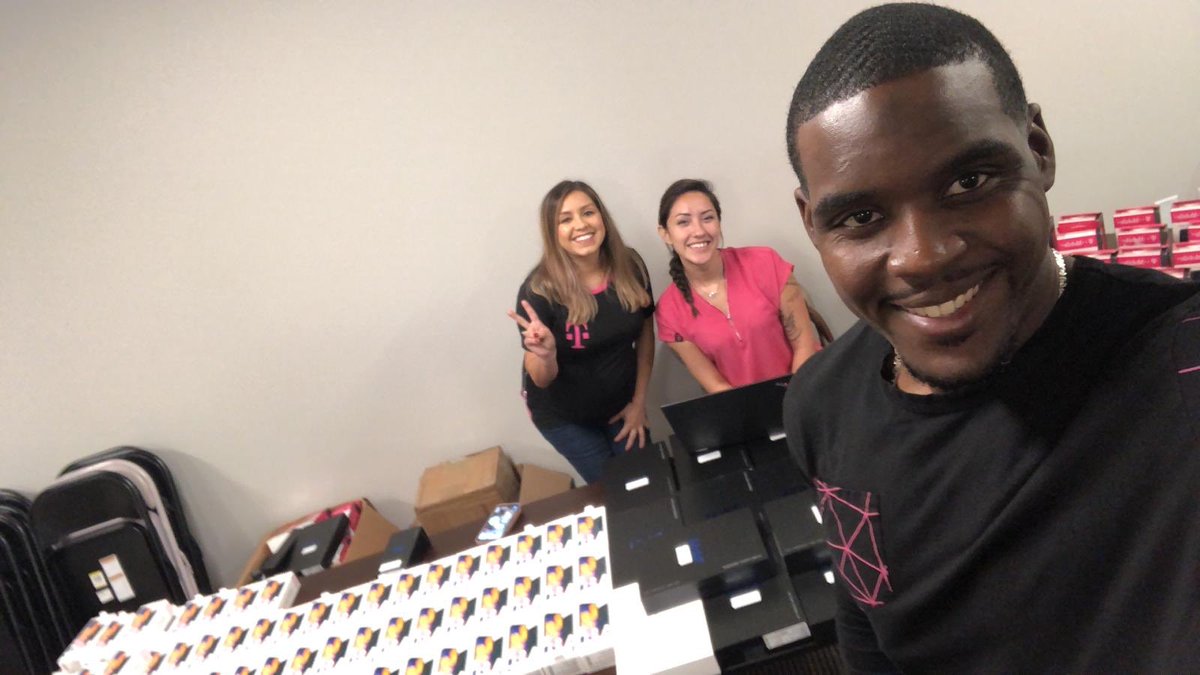_Mpadilla_'s tweet photo. Supporting our rockstar sales team! @TMobileBusiness #ImplementationDay #SAMsRule https://t.co/ngPXRsBXNs