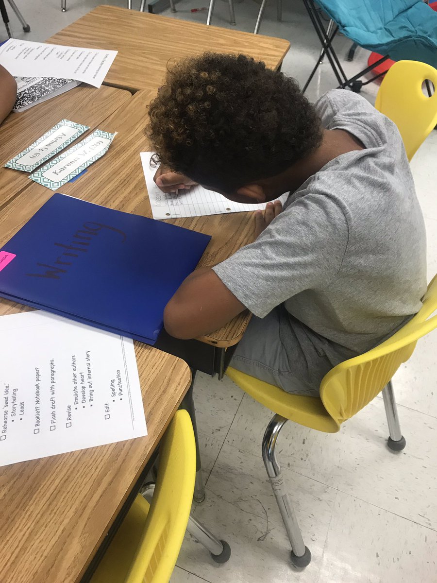 macclasscwes's tweet photo. JOB CAPTAINS AT WORK #writingworkshop #smallmomentstories #CWESISTHEBEST https://t.co/ANYJD9f8bX