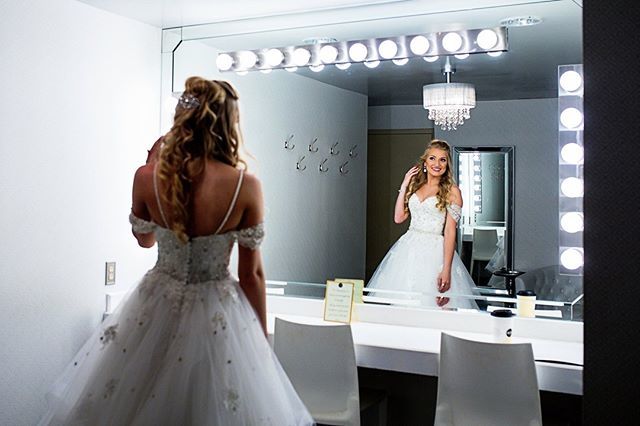 Our brides can have the bridal suite the whole day of their wedding. #MrsHenning ift.tt/2QgVzEe