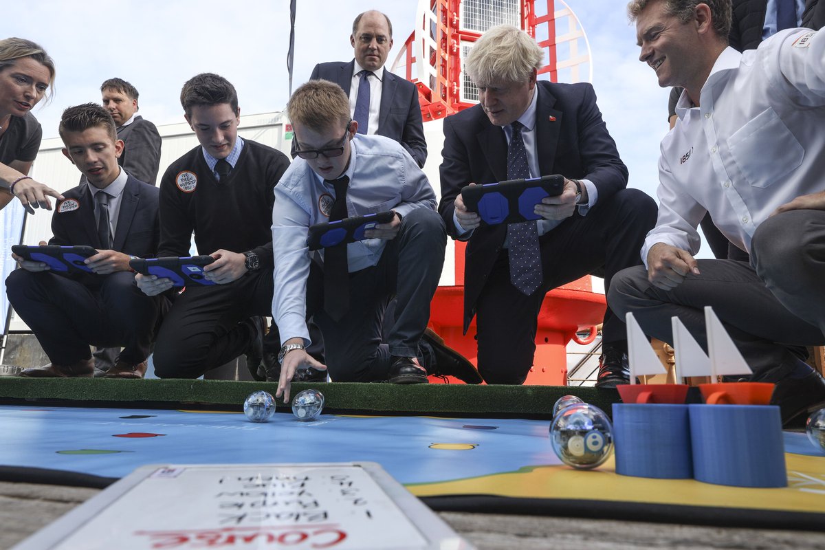 “We’re going to bring shipbuilding back to the UK and strengthen the Royal Navy. Today I met with students, cadets and apprentices who are going to make this a reality.” – PM <a href="/BorisJohnson/">Boris Johnson</a> 

➡️ gov.uk/government/new…
