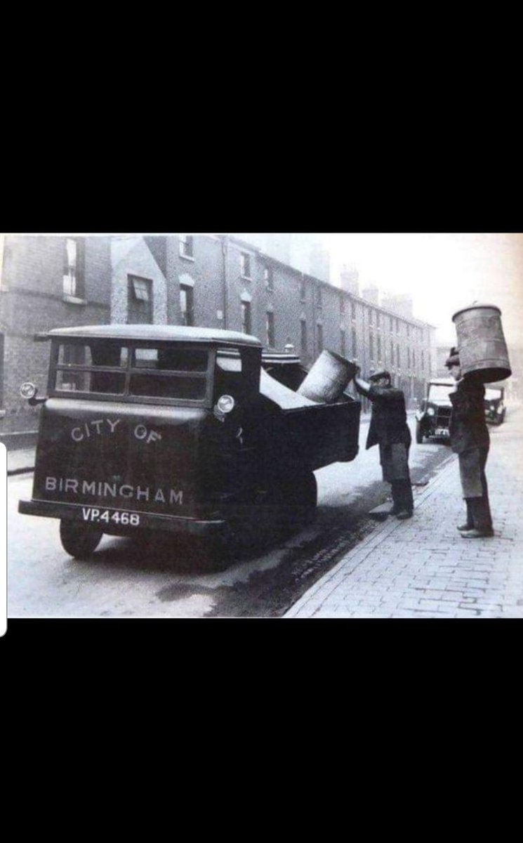 NEAT79739277's tweet photo. When the binmen did a top job 
#cleanbritain #streetclean https://t.co/QaI9B3aOQJ