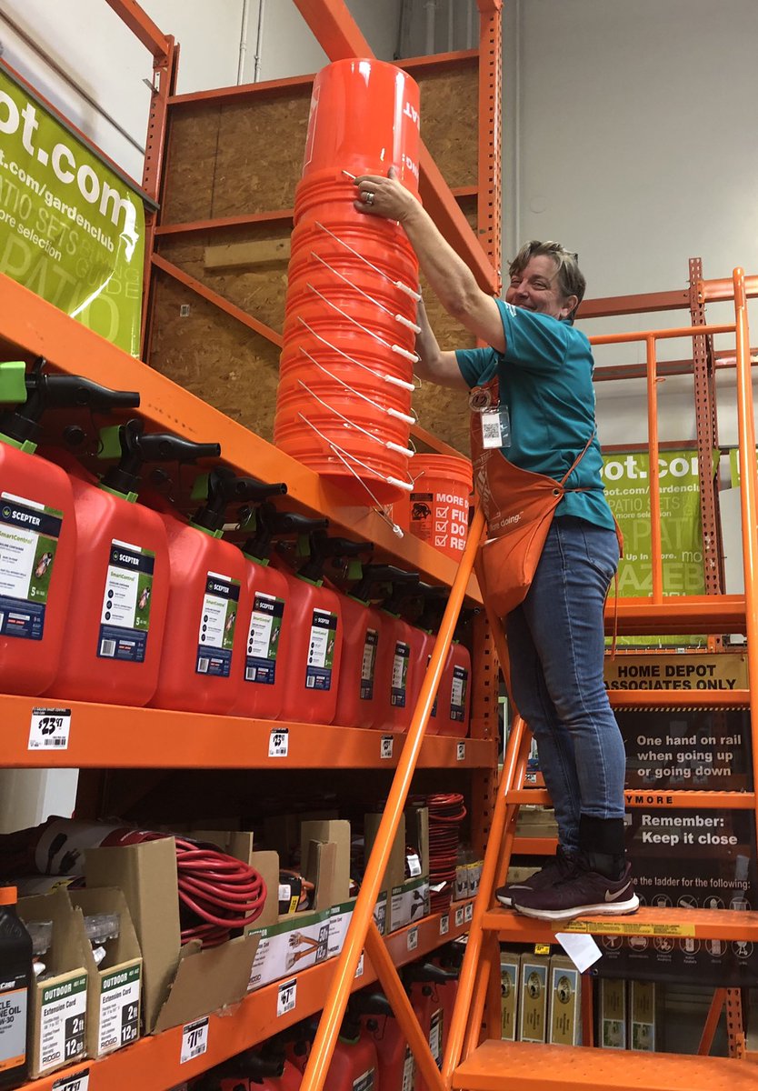 Bryce putting the the final touches on our Hurricane preparedness area up front as she “reaches” for another Homer bucket. #MoreDoingFillDoRepeat <a href="/JenniferReidHD/">Jennifer Reid</a> <a href="/brycelong123/">Bryce</a> <a href="/SandraPartridg6/">MG电子骰宝二十一点街机赌博极速赛车开云体育江南体育亚新体育万博体育百家乐博彩AG亚洲娱乐欧冠</a>
