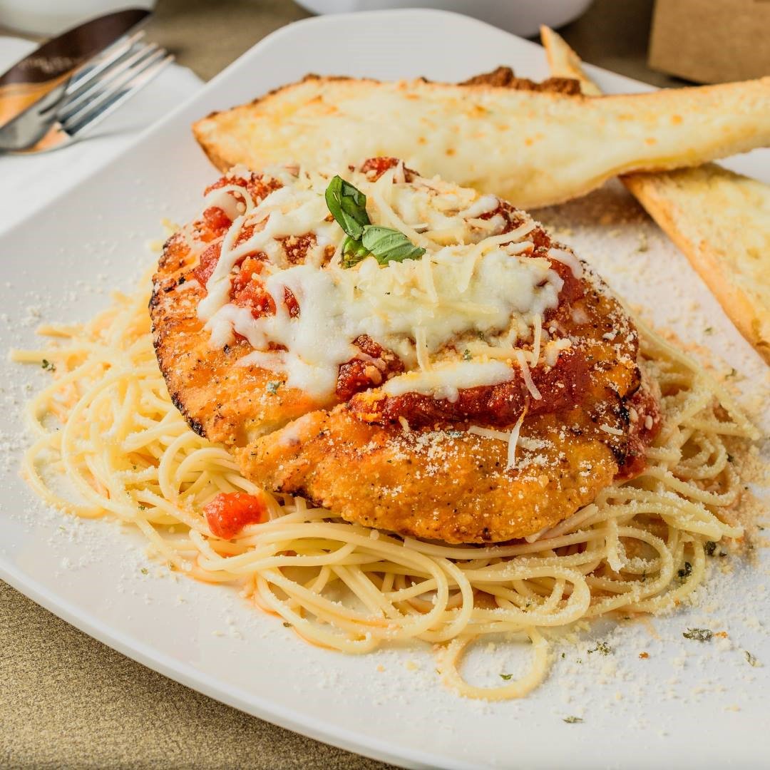 You can never go wrong with a classic Italian meal  #crossroads🍝
.
#paliospizzacafe #Italian #food #foodpron #Instafood #Instagood #picoftheday #follow #followus #WeBelieveInReal #crossroadstx
