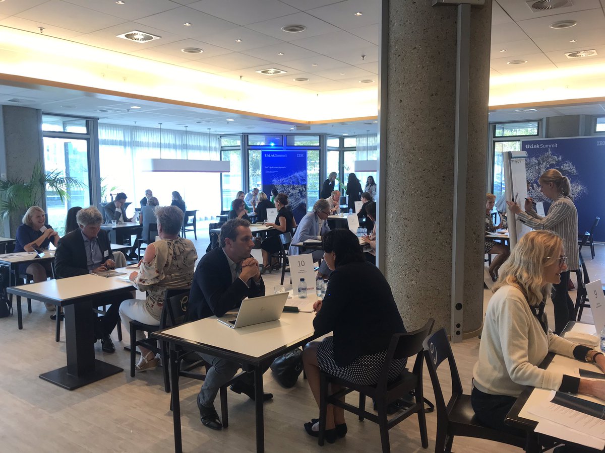 Genoeg mooie capabele power- vrouwen op het @topvrpuwen_nl event bij IBM In Amsterdam.   Managers en Boards- zorg dat je jobdescription aantrekkelijk genoeg is en past bij wat je écht nodig hebt om impact te maken.