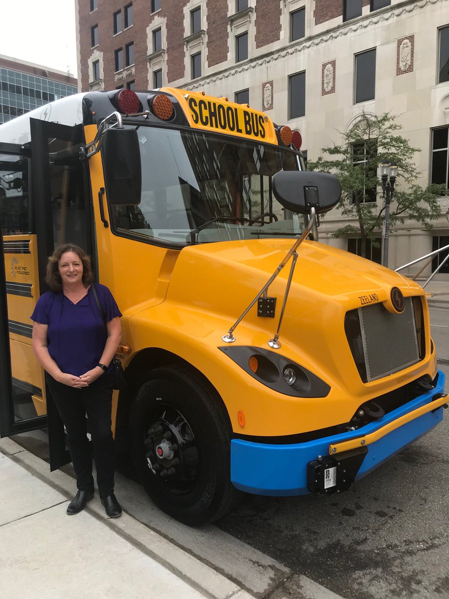 Wildcat shoutout to Ann Weeden, Director of Trans, checking out the Lion Electric Bus near the front lawn of the State Capital! #Allin #TeamO