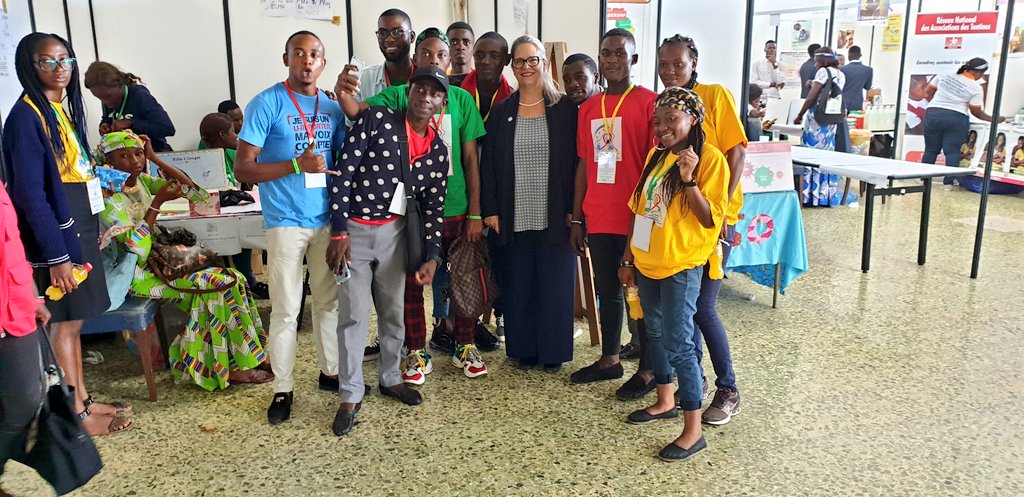 SavinaAmmassari's tweet photo. Toujours un plaisir d'être avec le Réseau Camerounais des Adolescents et Jeunes vivants avec le #VIH
They really show us how to #livelifepositively. Truly inspiring!!
#MakingHIVStigmaHistory
@PatrickAlainFO1 @UNAIDS @unicefcameroon @un_cameroon @UNIC_Yaounde #gettingtozero https://t.co/nZKgEybXWx