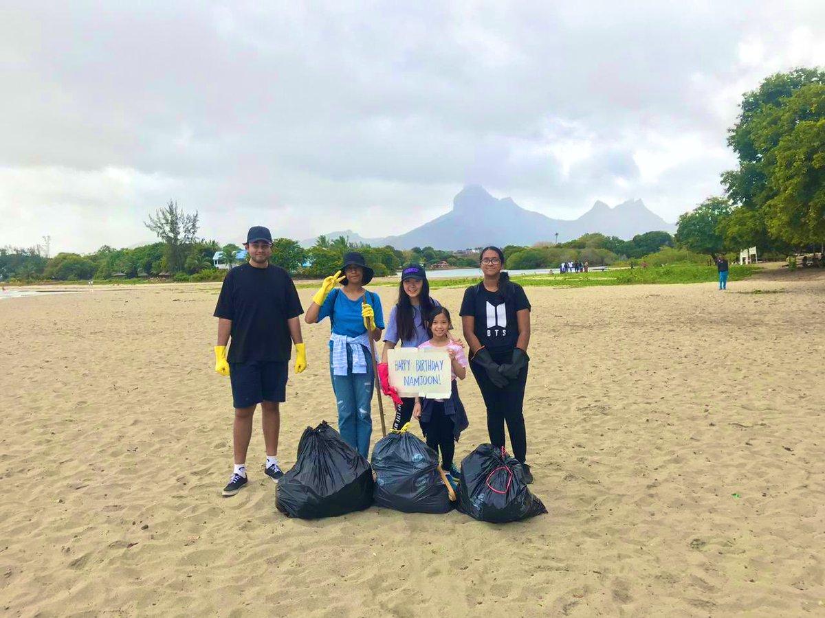 taetaeny3n's tweet photo. Some ARMY & I cleaned the beach for Namjoon’s birthday! It’s a small action but I hope it inspires people to do more. Keep the earth clean. TY to the ones who organized this 🐨🍃♻️
@BTS_twt
#Mauritius #WePurpleEarth #CleanUpWithRM #RecycleWithNamjoon #HappyBirthdayNamjoon https://t.co/CEMxIcMnfX