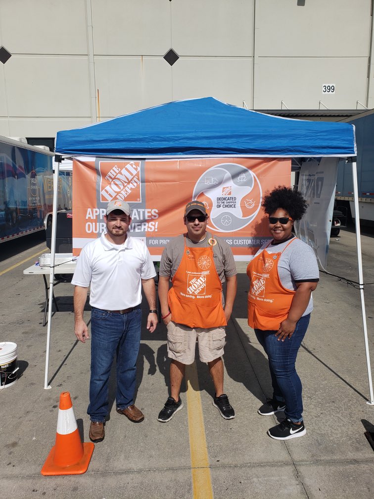 Transportation supervisor with CSR and load planner recognizing drivers for driver appreciation week #THDdriverappreciation #driverappreciationweek @HomeDepot5085 @cindy_tillery