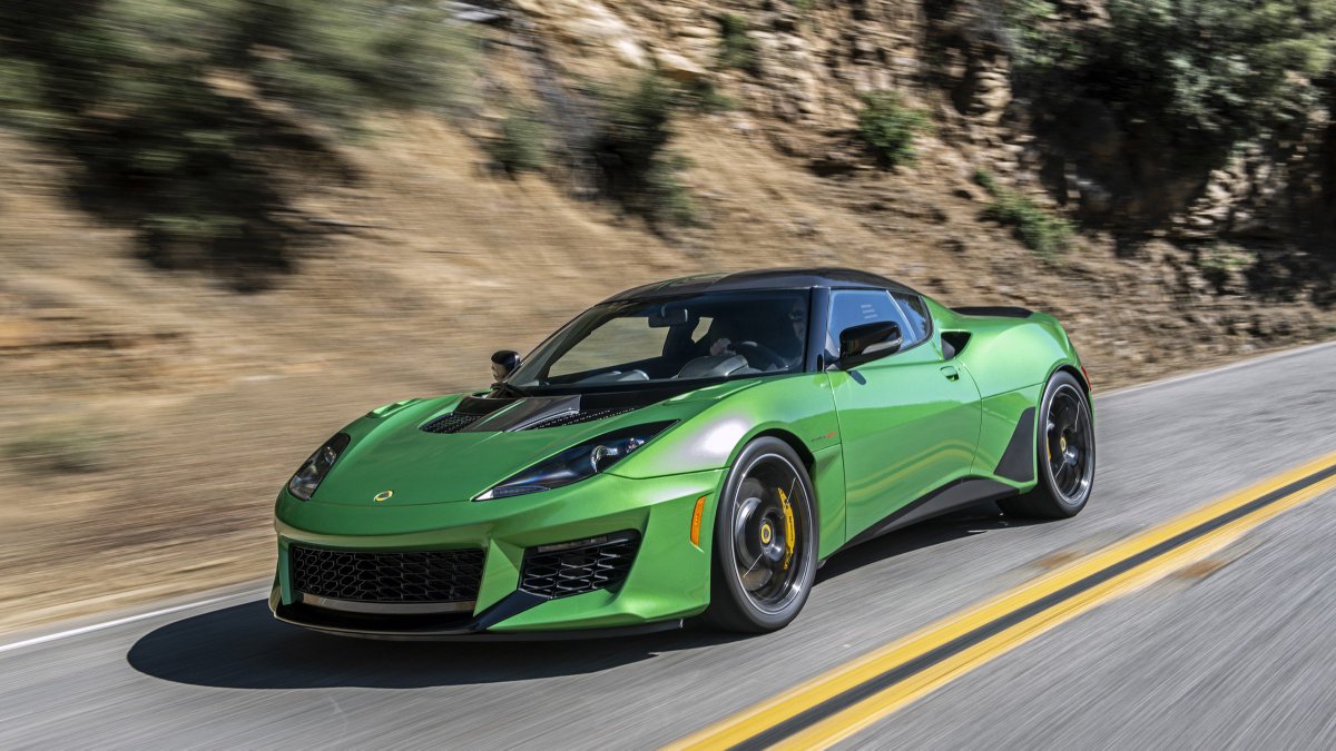 therealautoblog's tweet photo. 2020 Lotus Evora GT First Drive | Exquisitely analog: https://t.co/hBbbx3NhfE https://t.co/vWVHymhAUp
